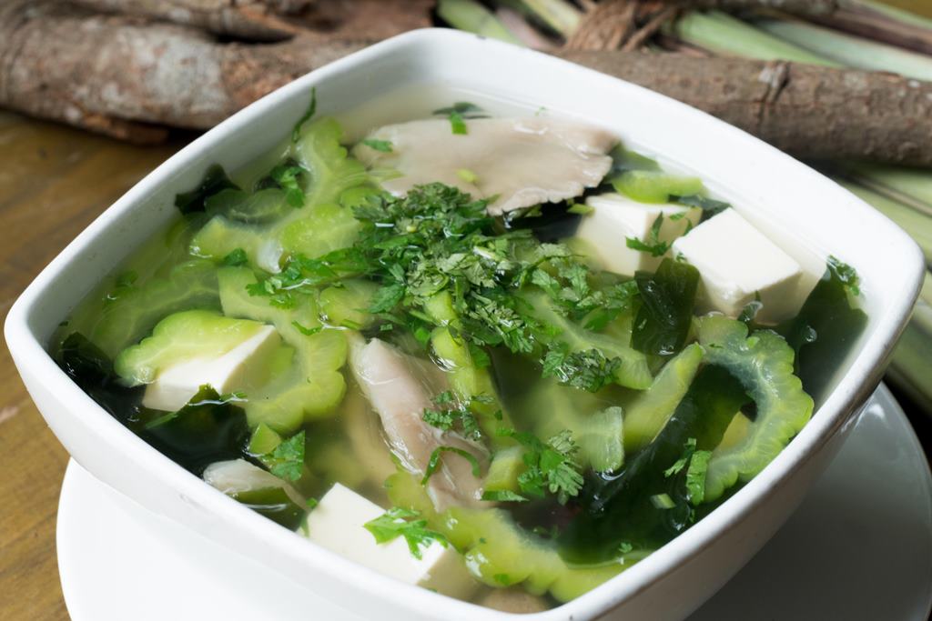 Canh khổ qua rong biển