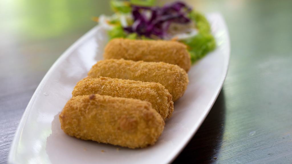 Chả giò trái cây