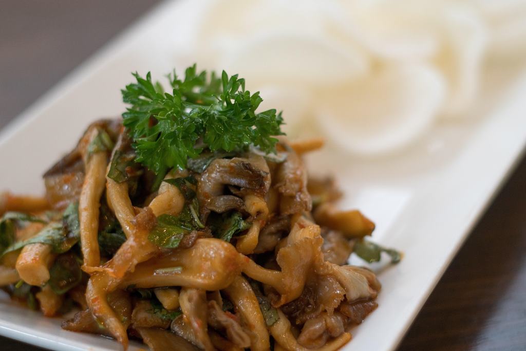 Gỏi đoá sen vàng